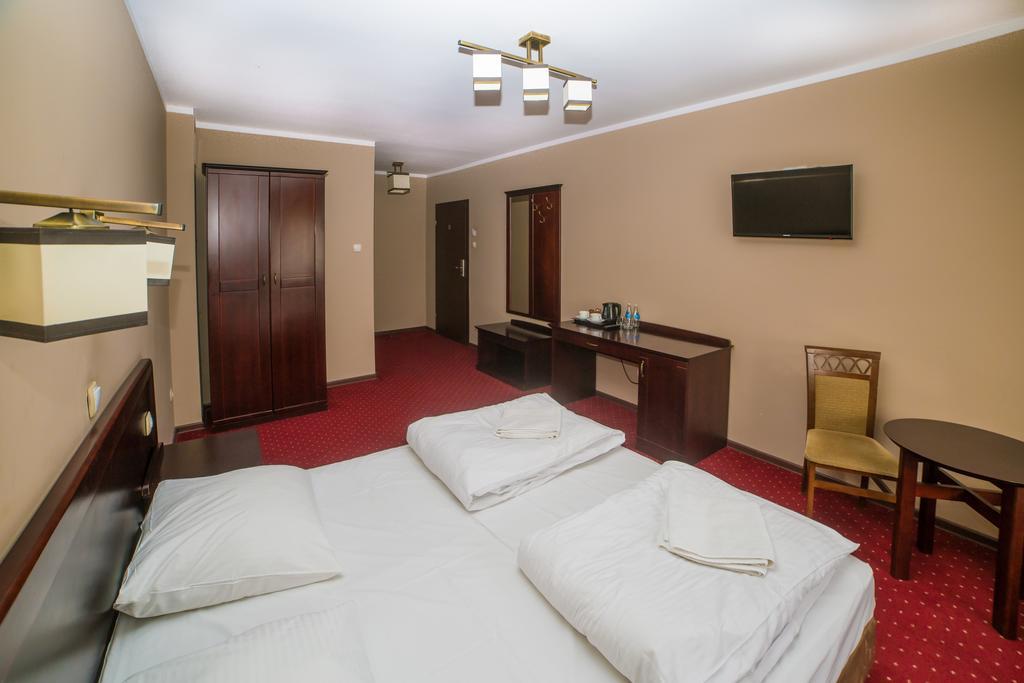 Hotel Grant Leszno  Exteriör bild